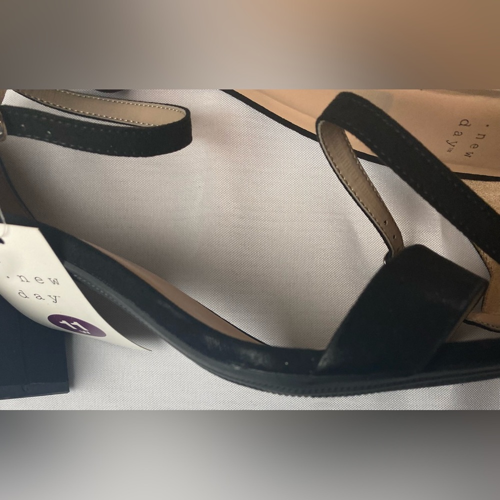 Strappy Block Heels - Picture 4 of 9